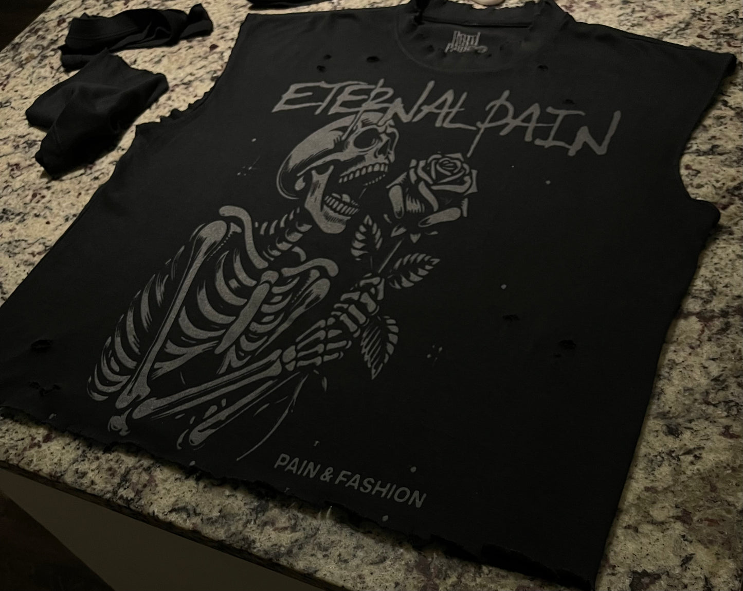 Who Says Pain Can't Be turned Into Fashion T-shirts Sleeveless/Distress (Black)